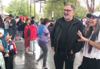 Jorge esper&oacute; a los Reyes Magos junto a los vecinos
