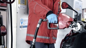 El Gobierno posterg&oacute; hasta mediados de octubre la suba en el combustible