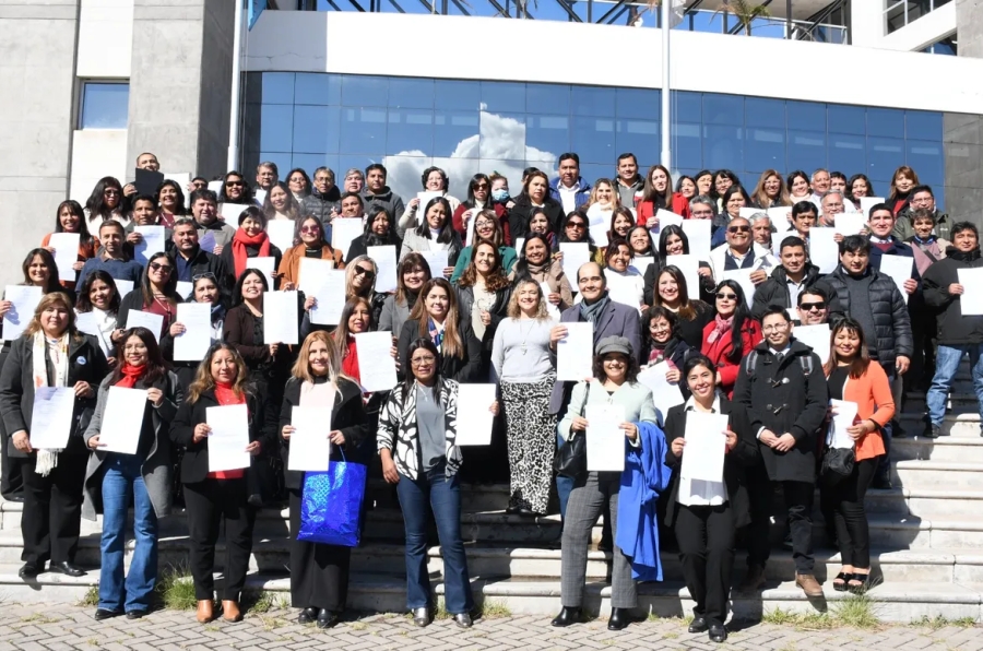 Educación entregó 120 nuevas titularizaciones y anunció una próxima etapa