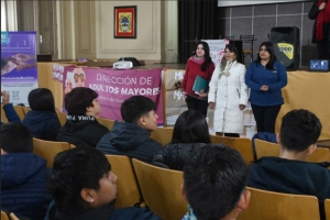 Escuela Normal. Capacitaron en buen trato a adultos mayores