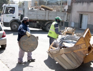 Continua por los barrios de la Capital el "descacharreo"