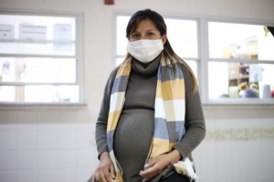 Vacunaci&oacute;n a embarazadas no requiere presentaci&oacute;n de certificado m&eacute;dico