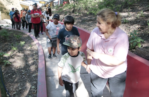 Caminatas ambientales en el Parque Bot&aacute;nico