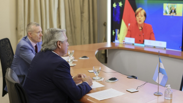 Fern&aacute;ndez agradeci&oacute; a Merkel el apoyo de Alemania a la negociaci&oacute;n con el FMI