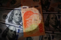 Con el d&oacute;lar estable y a la espera de la licitaci&oacute;n del Tesoro, los bonos y la Bolsa tuvieron una leve suba