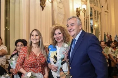 El gobernador Morales reconoci&oacute; a madres que inspiran