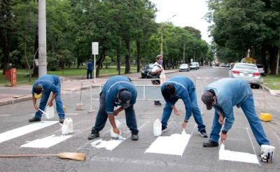 Trabajos de se&ntilde;alizaci&oacute;n vial en escuelas