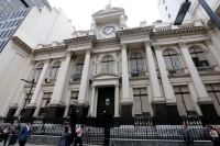 El Banco Central baj&oacute; la tasa de inter&eacute;s antes de que empiece el ajuste del d&oacute;lar a un ritmo del 1% mensual