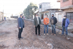 Cord&oacute;n cuneta para otro sector del Comedero