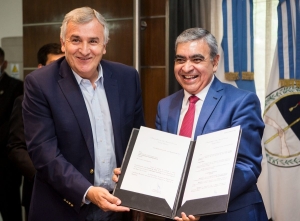 Gerardo Morales recibi&oacute; una distinci&oacute;n en Tucum&aacute;n