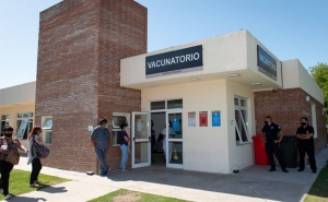 El Gobierno difundi&oacute; la lista de algunos de los vacunados vip