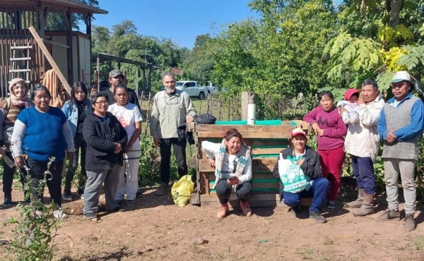 Taller de compostaje a Comunidad Arete Guaz&uacute;