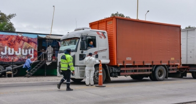 Intenso operativo de testeo a transportistas en el l&iacute;mite con salta