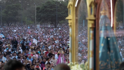 Miles de fieles celebraron el D&iacute;a de la Virgen con procesiones en todo el pa&iacute;s