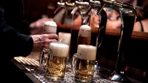 En Tucum&aacute;n ,cervezas por vacunas