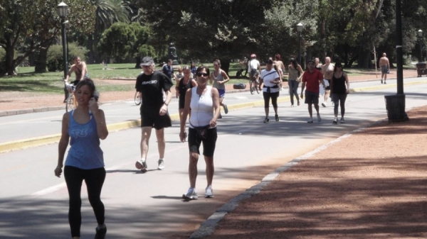 Caminar 15 minutos al d&iacute;a ayuda a prevenir la neurodegeneraci&oacute;n cerebral