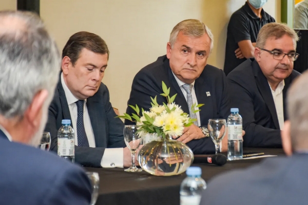 Morales se reuni&oacute; con industriales del NOA y NEA