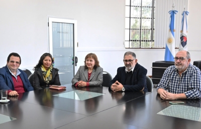 UCSE present&oacute; formalmente al intendente carrera de Arquitectura