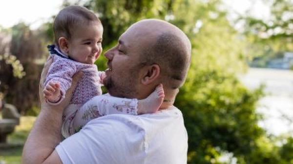 Piden ampliar la licencia por paternidad ante el comienzo del debate de proyectos en el Congreso