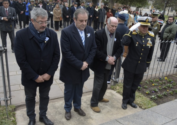 Día de e la Independencia. Bernis encabezó los actos centrales