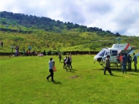 Asisten por aire a familias aisaldas