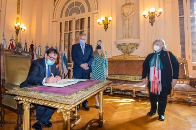 El embajador de Italia se reuni&oacute; con Morales