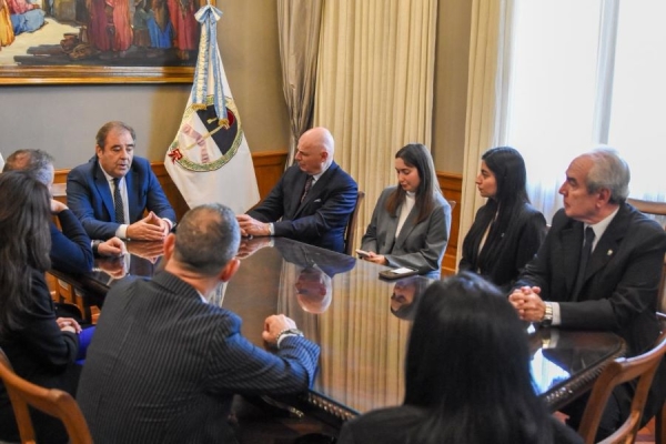 Bernis recibi&oacute; a delegaci&oacute;n de San Marino