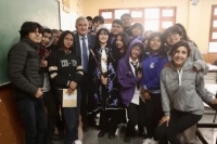 Morales entreg&oacute; un subsidio para la carroza de la "Medardo Pantoja"