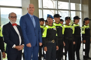 EL EMBAJADOR DE CANADÁ HIZO UN RECONOCIMIENTO A LA POLICÍA TURÍSTICA