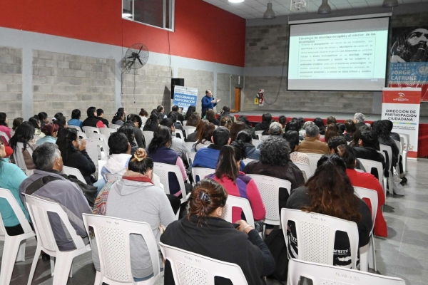 Notable participaci&oacute;n de vecinos de Alto Comedero en la capacitaci&oacute;n para Promotores Ambientales