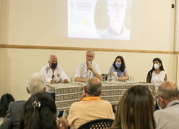 Goll&aacute;n: "Hagamos un sistema de salud mucho m&aacute;s inclusivo y eficiente"