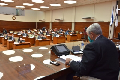 Sin "tope salarial" sesionaron los diputados