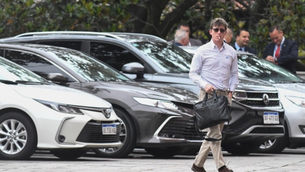 Santiago Caputo orden&oacute; vender todos los terrenos del Estado y preparan una mega DNU