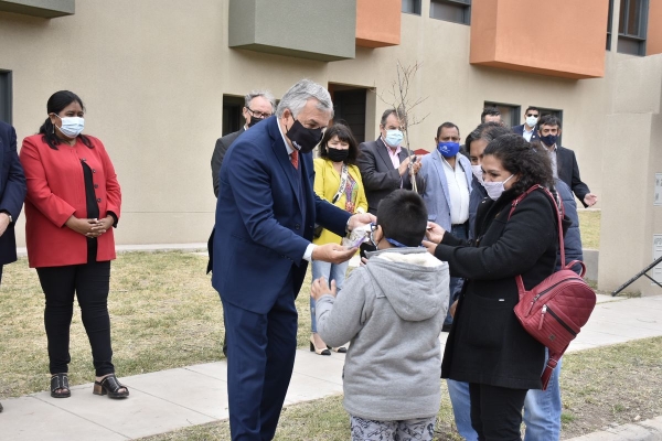 Entregaron 96 viviendas en Palpal&aacute;