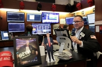 Jornada financiera: el d&oacute;lar oficial subi&oacute; a $1.380, creci&oacute; la brecha y el riesgo pa&iacute;s cruz&oacute; los 1.100 puntos