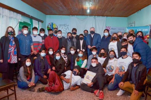 Morales entreg&oacute; financiamiento a j&oacute;venes recicladores