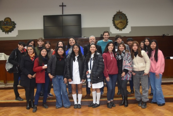 Alumnos del Nacional N&deg; 1 visitaron la Legislatura