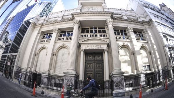 Analistas apoyan al BCRA por comprar bonos del Tesoro aunque sugieren que no se repita