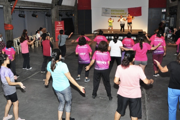 Gran respuesta de la comunidad en la movida solidaria ,&rdquo;Por un estudiante Feliz&rdquo;