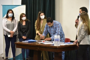 Salud firm&oacute; convenio de trabajo con 18 municipios