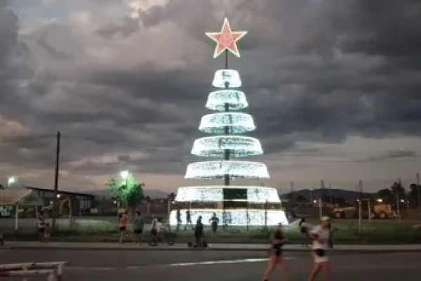 Diferentes puntos de la ciudad, iluminados por las fiestas