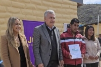 Morales entreg&oacute; viviendas en Tumbaya