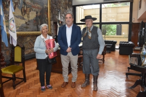 El vicegobernador recibi&oacute; a familiares del Coronel Manuel &Aacute;lvarez Prado