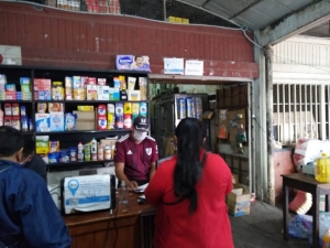 Comerciante se aviv&oacute; y lo multaron