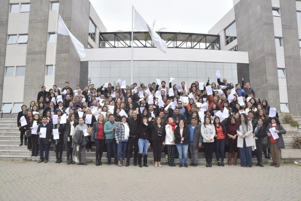 M&aacute;s de 200 docentes de nivel Secundario y Superior recibieron titularizaci&oacute;n de horas
