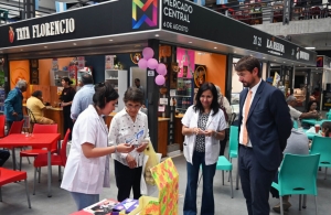 &ldquo;El Escuchadero&rdquo; lleg&oacute; al Mercado Municipal 6 de Agosto para promover la escucha activa y el acompa&ntilde;amiento a los vecinos