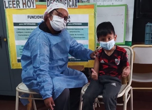 Covid-19: se retom&oacute; la vacunaci&oacute;n en establecimientos educativos