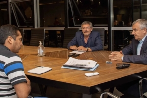 El Gobernador dialog&oacute; con los representantes de los sindicatos azucareros de La Esperanza y Ledesma
