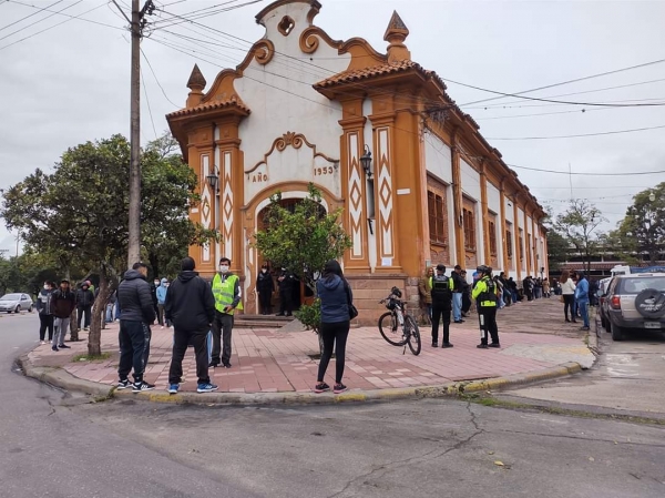 Jubilados y pensionados cobraron con mayor organizaci&oacute;n en los bancos