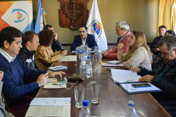 Reuni&oacute;n con funcionarios municipales por plataformas digitales